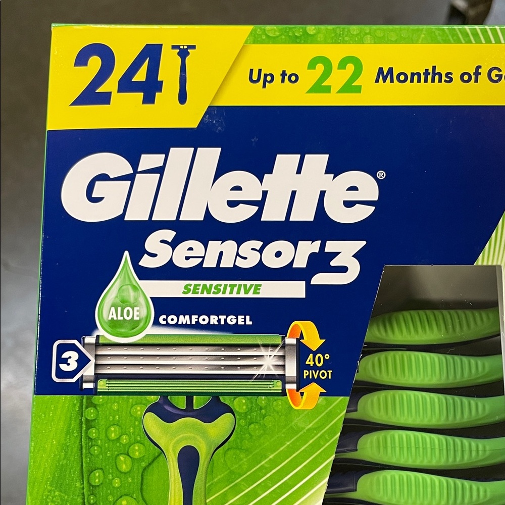Gillette Sensor3 Disposable Razors Value Pack (24 Count) - Picture 2 of 8